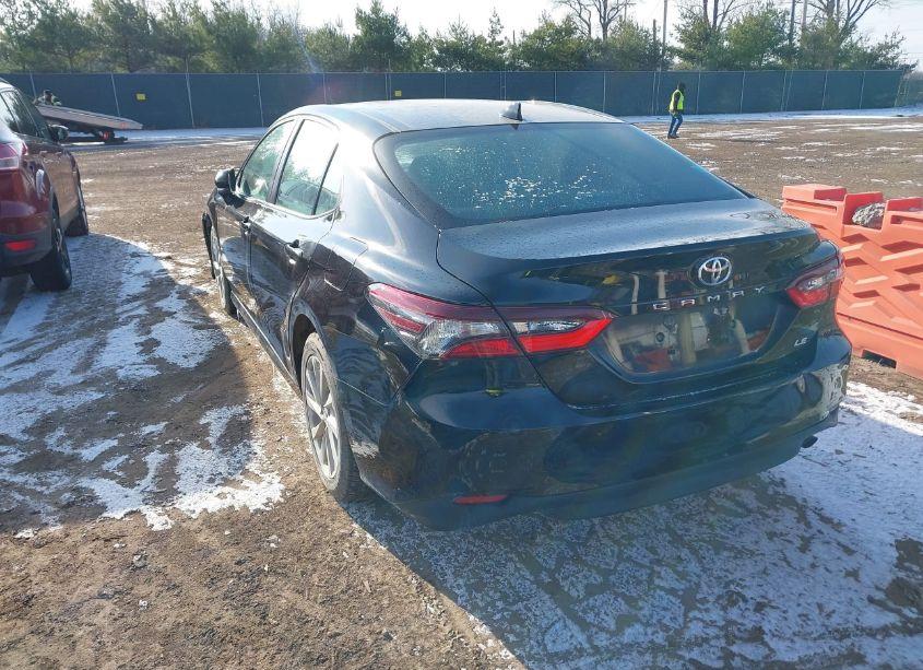 Photo 3 of 2022 Toyota Camry LE (VIN 4T1R11AK2NU634061)