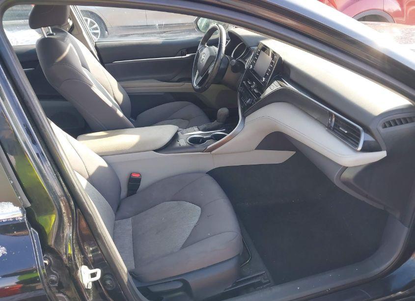 Photo 5 of 2022 Toyota Camry LE (VIN 4T1R11AK2NU634061)