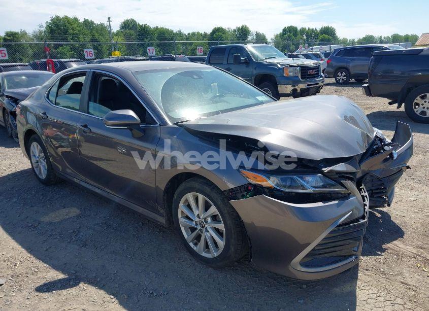 2023 Toyota Camry LE (VIN 4T1R11AK2PU113814) main photo