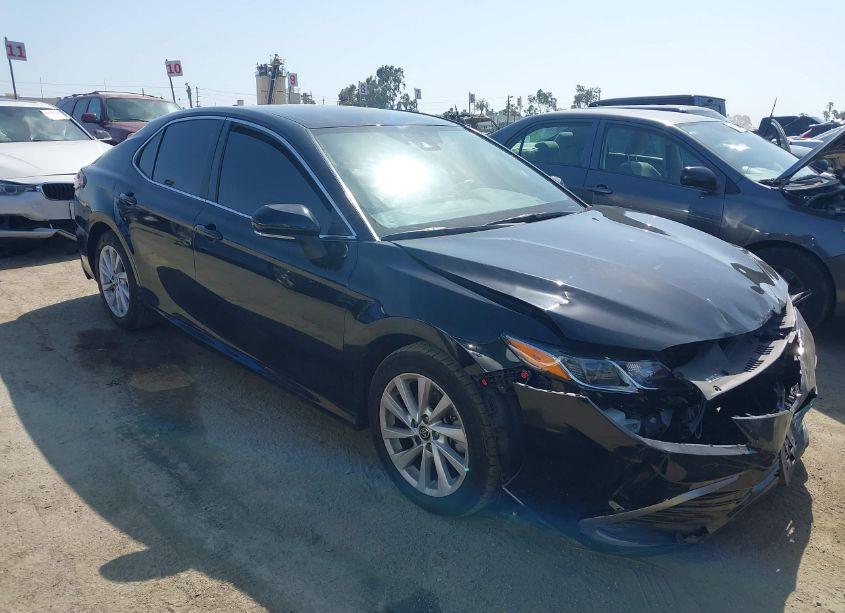 2021 Toyota Camry LE (VIN 4T1R11AK3MU614559) main photo