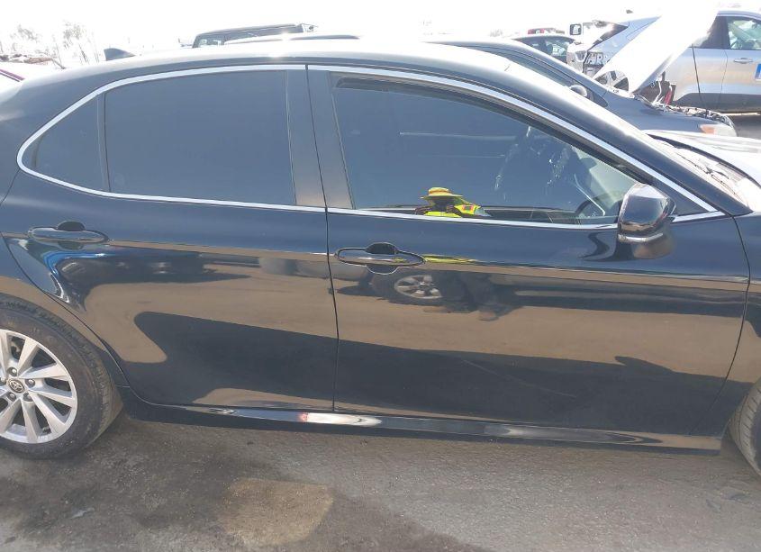 Photo 13 of 2021 Toyota Camry LE (VIN 4T1R11AK3MU614559)