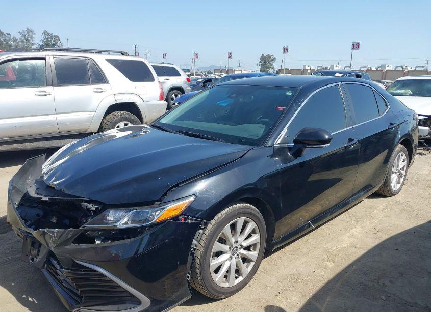 Photo 2 of 2021 Toyota Camry LE (VIN 4T1R11AK3MU614559)