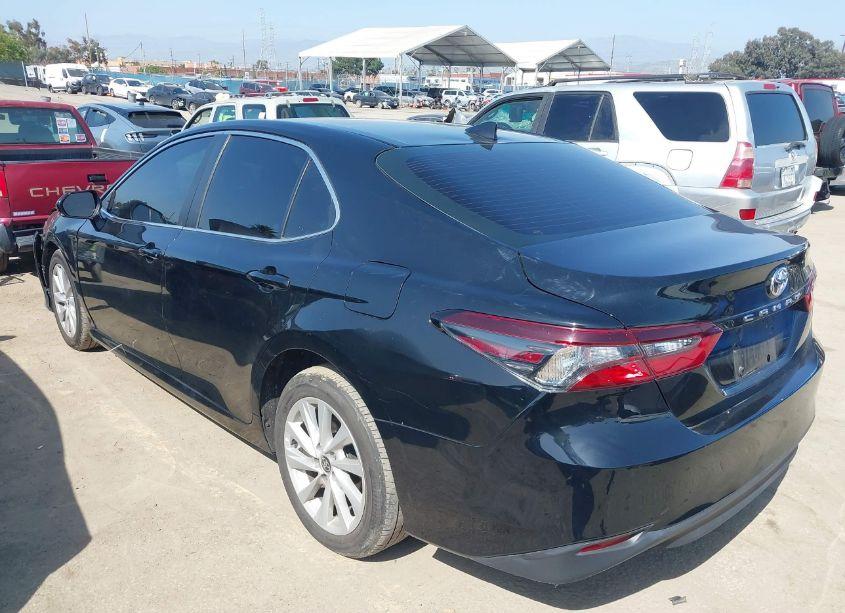 Photo 3 of 2021 Toyota Camry LE (VIN 4T1R11AK3MU614559)