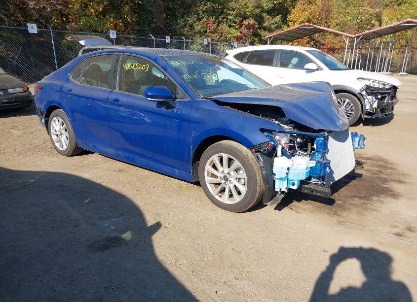 2024 Toyota Camry LE (VIN 4T1R11AK3RU221670) main photo