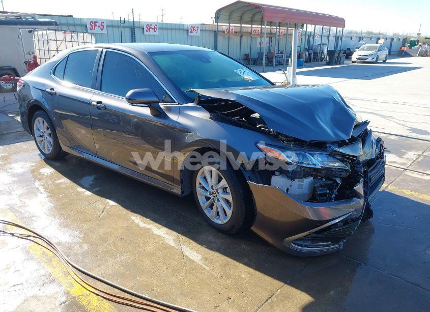 2024 Toyota Camry LE (VIN 4T1R11AK4RU917888) main photo