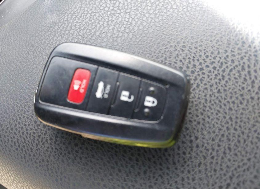 Photo 11 of 2021 Toyota Camry LE (VIN 4T1R11AK5MU494117)