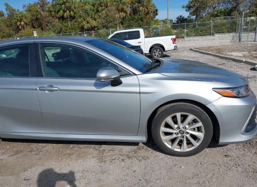 Photo 13 of 2021 Toyota Camry LE (VIN 4T1R11AK5MU494117)