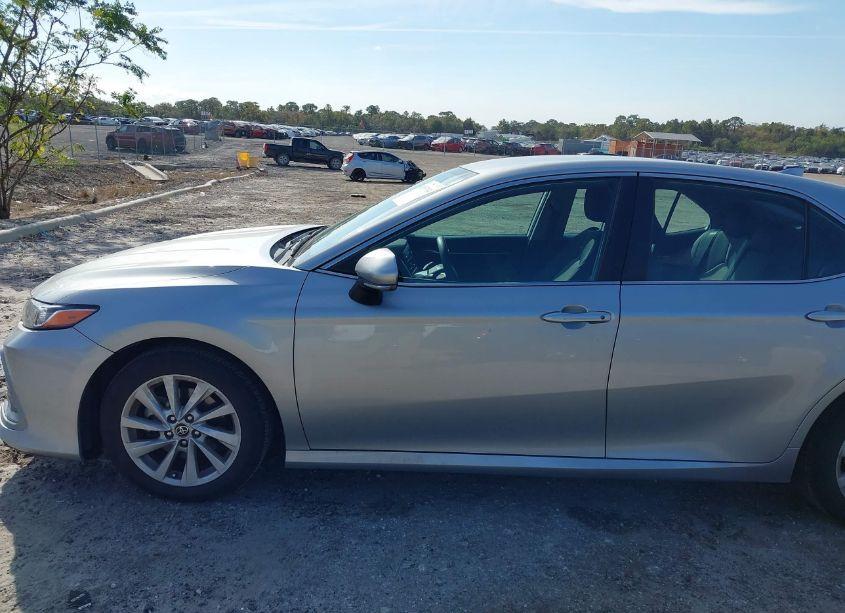 Photo 14 of 2021 Toyota Camry LE (VIN 4T1R11AK5MU494117)