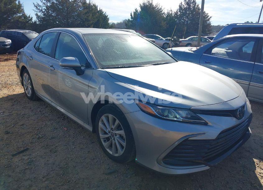 2024 Toyota Camry LE (VIN 4T1R11AK5RU253701) main photo