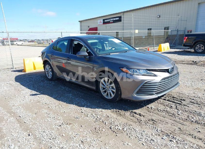2024 Toyota Camry LE (VIN 4T1R11AK5RU877353) main photo