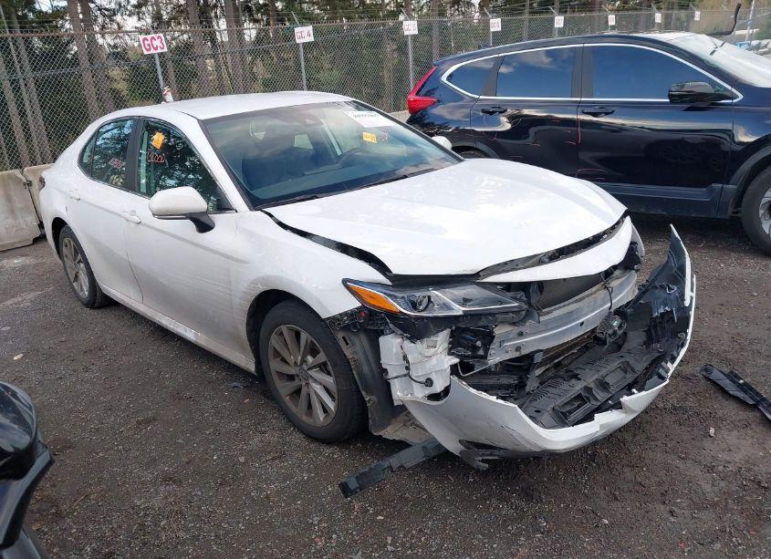 2022 Toyota Camry LE (VIN 4T1R11AK6NU056417) main photo