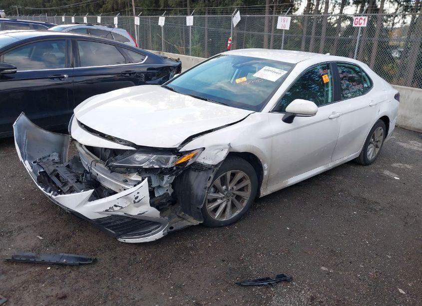 Photo 2 of 2022 Toyota Camry LE (VIN 4T1R11AK6NU056417)