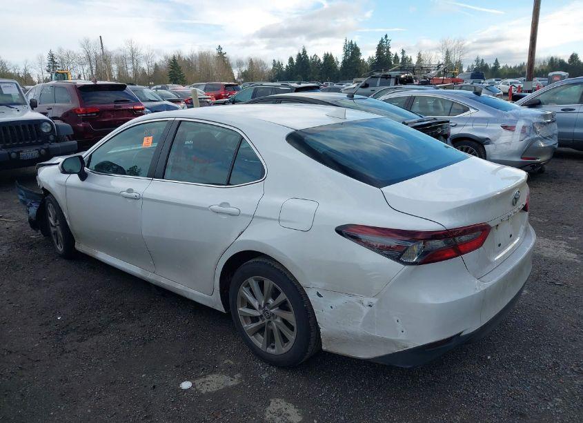 Photo 3 of 2022 Toyota Camry LE (VIN 4T1R11AK6NU056417)