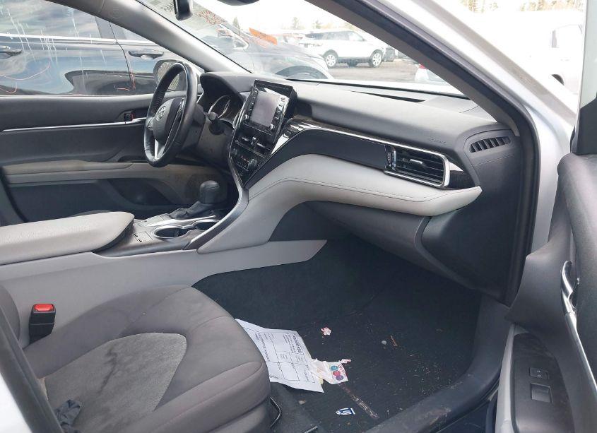 Photo 5 of 2022 Toyota Camry LE (VIN 4T1R11AK6NU056417)