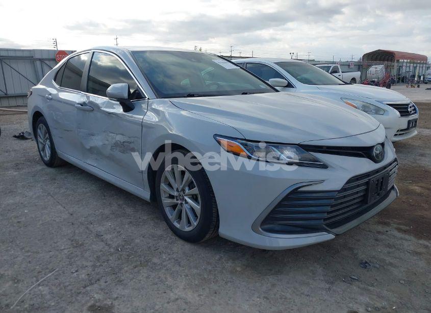 2023 Toyota Camry LE (VIN 4T1R11AK6PU118398) main photo