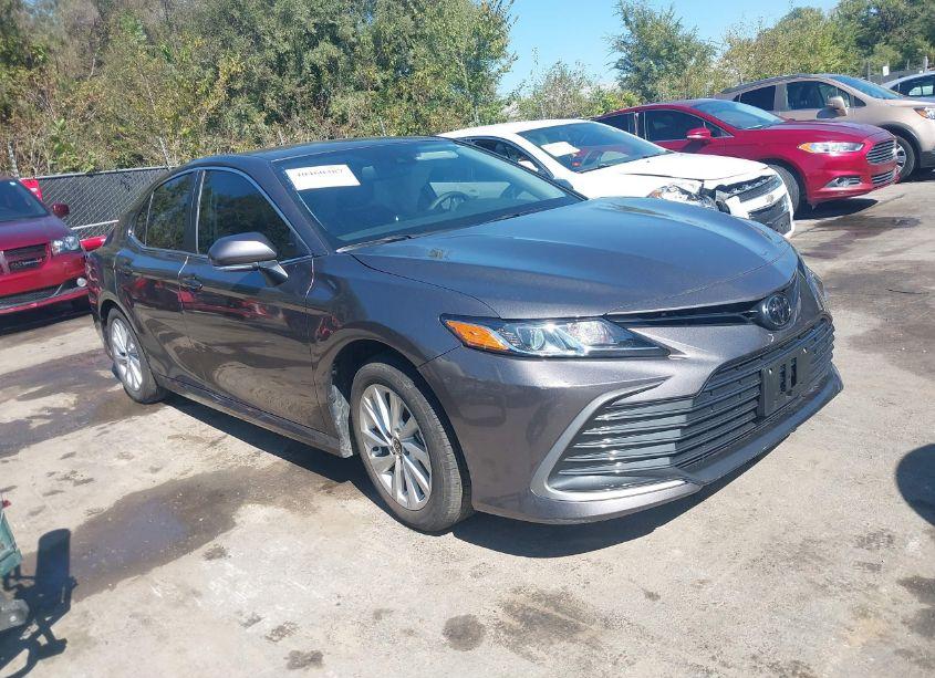 2024 Toyota Camry LE (VIN 4T1R11AK6RU207522) main photo