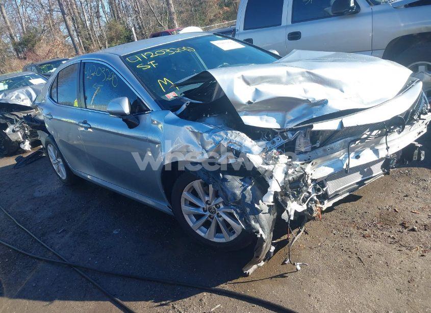 2022 Toyota Camry LE (VIN 4T1R11AK7NU680744) main photo