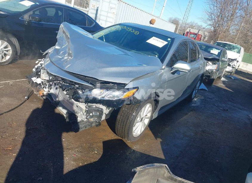 Photo 2 of 2022 Toyota Camry LE (VIN 4T1R11AK7NU680744)