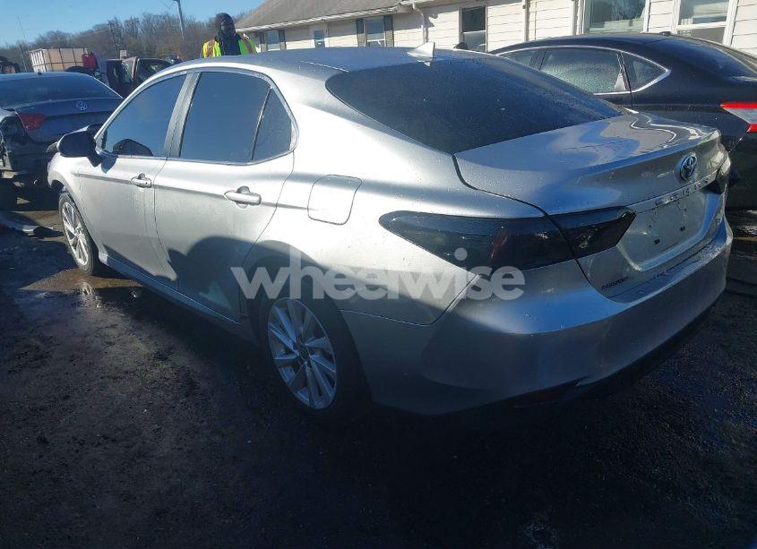 Photo 3 of 2022 Toyota Camry LE (VIN 4T1R11AK7NU680744)