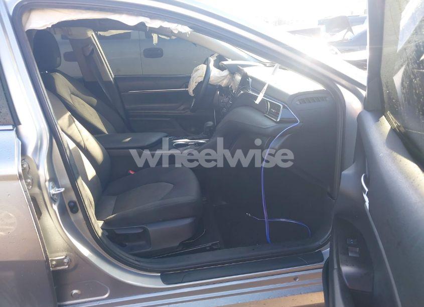 Photo 5 of 2022 Toyota Camry LE (VIN 4T1R11AK7NU680744)