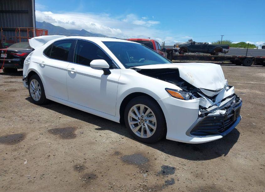 2024 Toyota Camry LE (VIN 4T1R11AK7RU205245) main photo