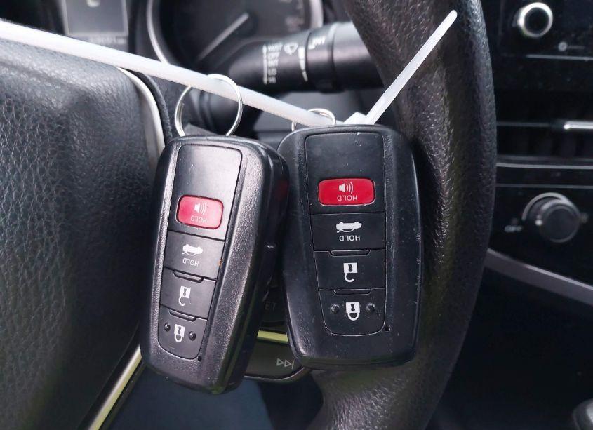 Photo 11 of 2021 Toyota Camry LE (VIN 4T1R11AK8MU513856)