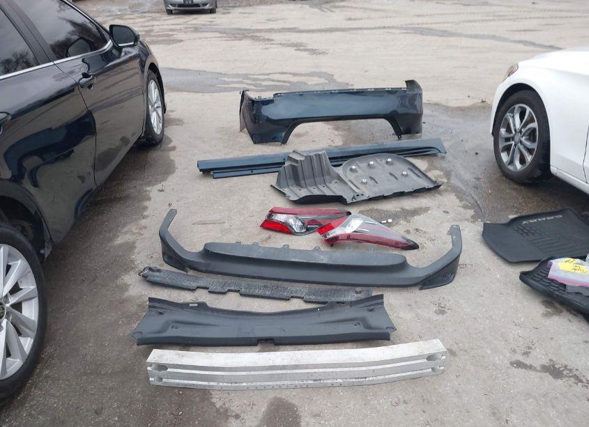 Photo 12 of 2021 Toyota Camry LE (VIN 4T1R11AK8MU513856)