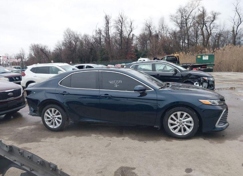 Photo 14 of 2021 Toyota Camry LE (VIN 4T1R11AK8MU513856)