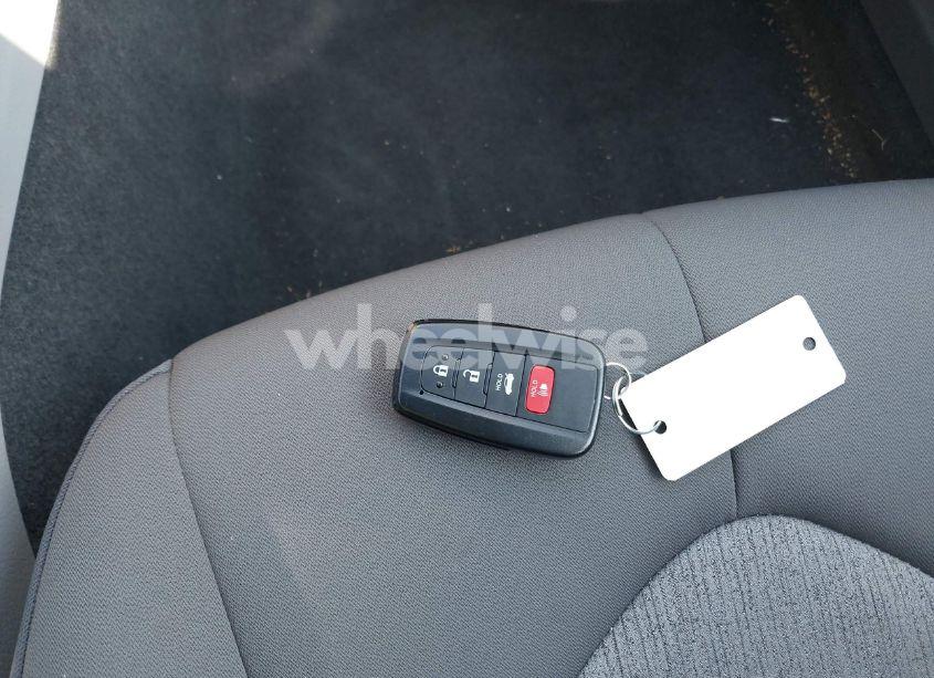 Photo 11 of 2022 Toyota Camry LE (VIN 4T1R11AK8NU071677)