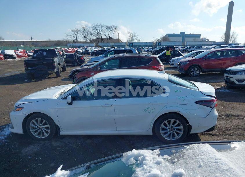 Photo 14 of 2022 Toyota Camry LE (VIN 4T1R11AK8NU071677)