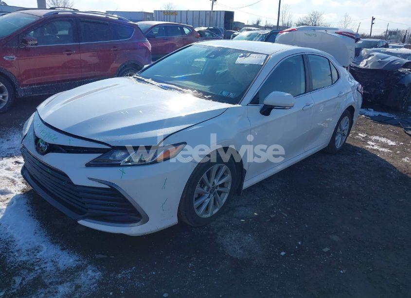 Photo 2 of 2022 Toyota Camry LE (VIN 4T1R11AK8NU071677)