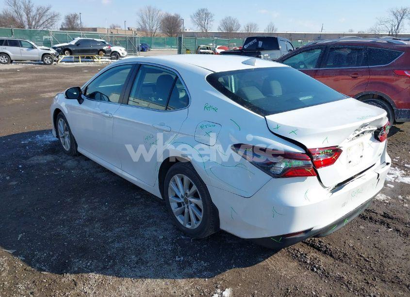 Photo 3 of 2022 Toyota Camry LE (VIN 4T1R11AK8NU071677)