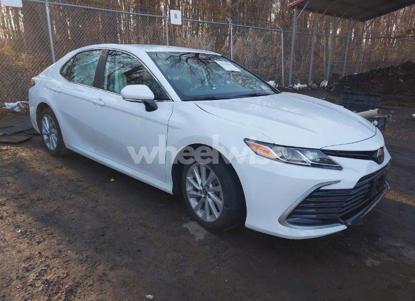 2024 Toyota Camry LE (VIN 4T1R11AK8RU873247) main photo