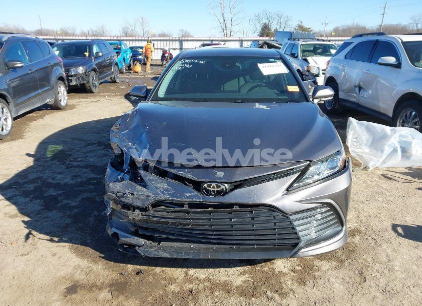 Photo 12 of 2021 Toyota Camry LE (VIN 4T1R11AK9MU447608)