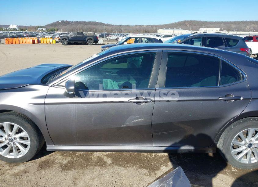 Photo 14 of 2021 Toyota Camry LE (VIN 4T1R11AK9MU447608)