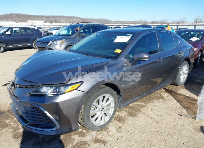 Photo 2 of 2021 Toyota Camry LE (VIN 4T1R11AK9MU447608)