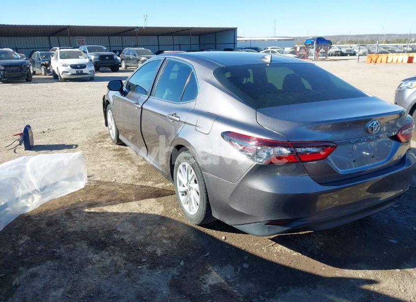 Photo 3 of 2021 Toyota Camry LE (VIN 4T1R11AK9MU447608)