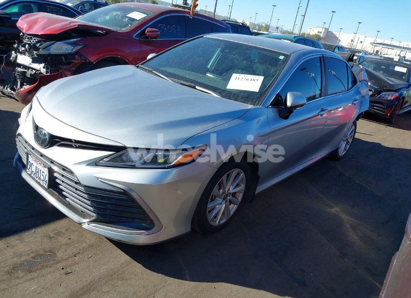 Photo 2 of 2022 Toyota Camry LE (VIN 4T1R11AK9NU709967)