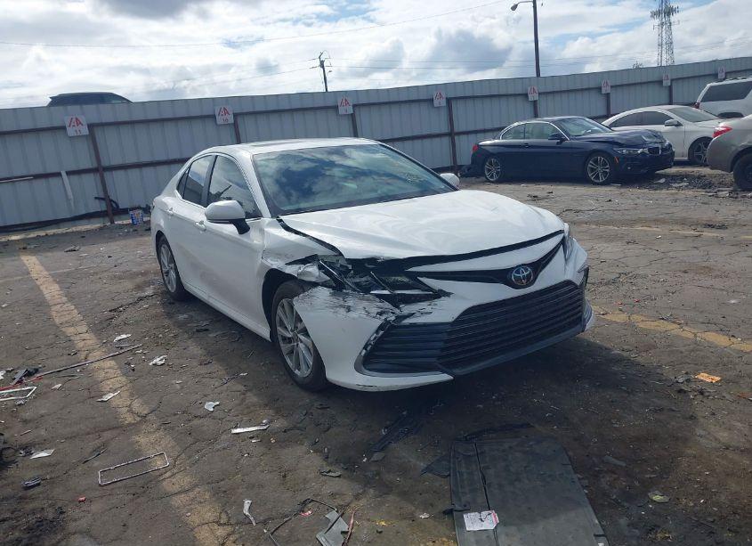 2024 Toyota Camry LE (VIN 4T1R11AK9RU253555) main photo