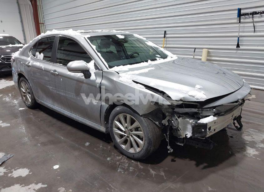 2024 Toyota Camry LE (VIN 4T1R11AKXRU249725) main photo