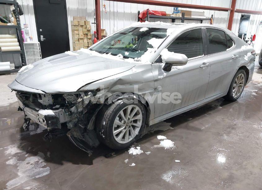 Photo 2 of 2024 Toyota Camry LE (VIN 4T1R11AKXRU249725)