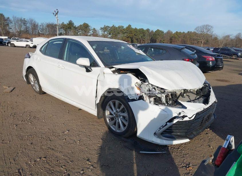 2021 Toyota Camry LE AWD (VIN 4T1R11BK6MU034902) main photo