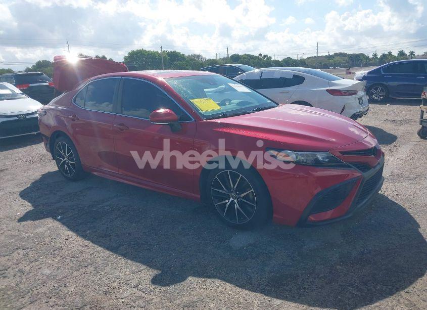 2022 Toyota Camry SE (VIN 4T1S11AK1NU052325) main photo