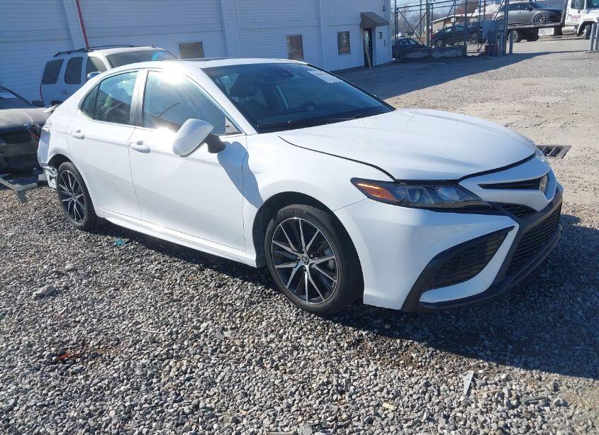 2022 Toyota Camry SE (VIN 4T1S11AK1NU660054) main photo