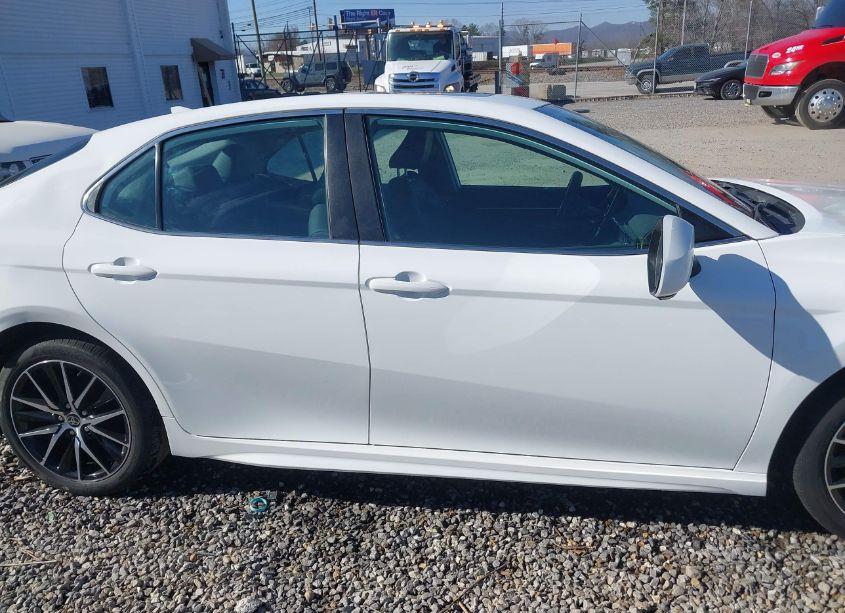 Photo 14 of 2022 Toyota Camry SE (VIN 4T1S11AK1NU660054)
