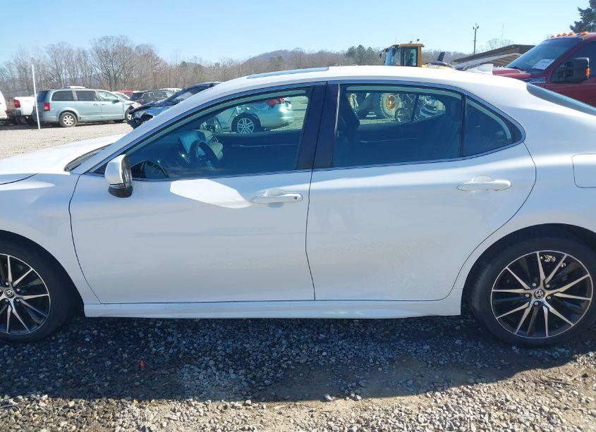 Photo 15 of 2022 Toyota Camry SE (VIN 4T1S11AK1NU660054)