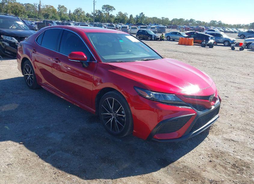 2024 Toyota Camry SE (VIN 4T1S11AK2RU261563) main photo