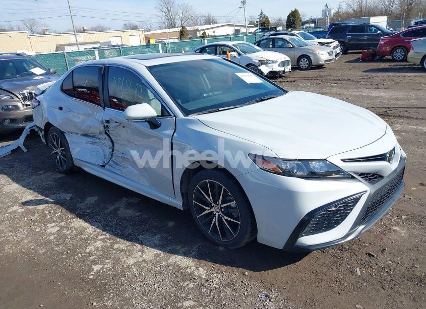 2024 Toyota Camry SE (VIN 4T1S11AK3RU212047) main photo