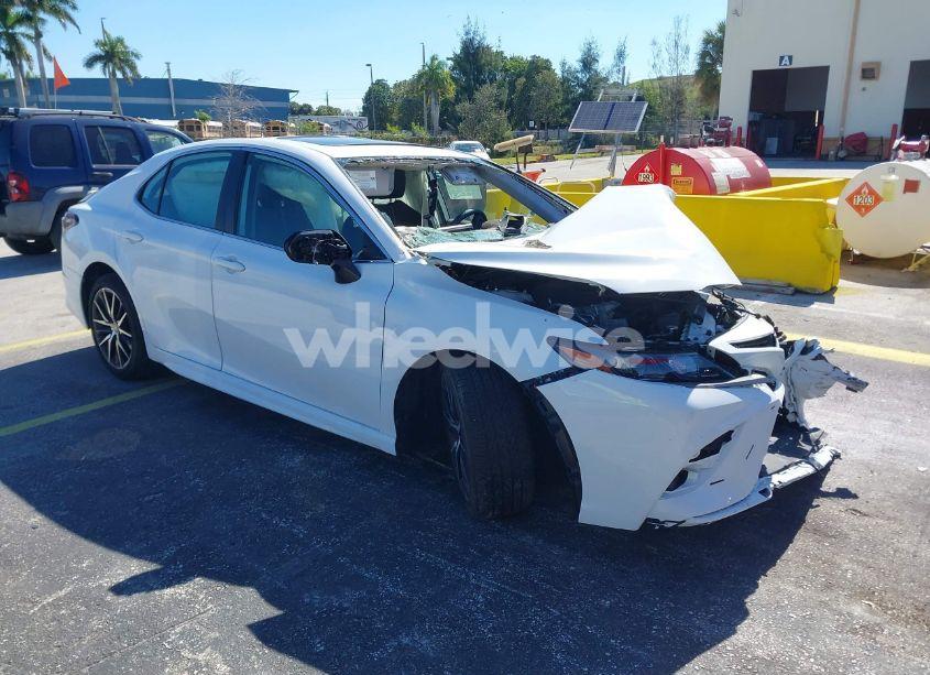 2022 Toyota Camry SE (VIN 4T1S11AK4NU680833) main photo