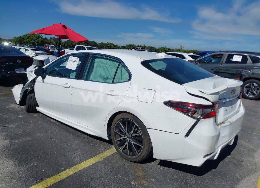 Photo 3 of 2022 Toyota Camry SE (VIN 4T1S11AK4NU680833)